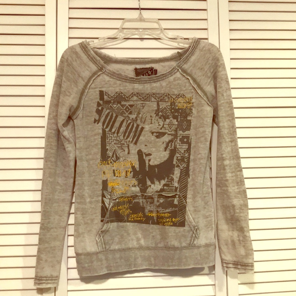 Volcom. Light sweatshirt.